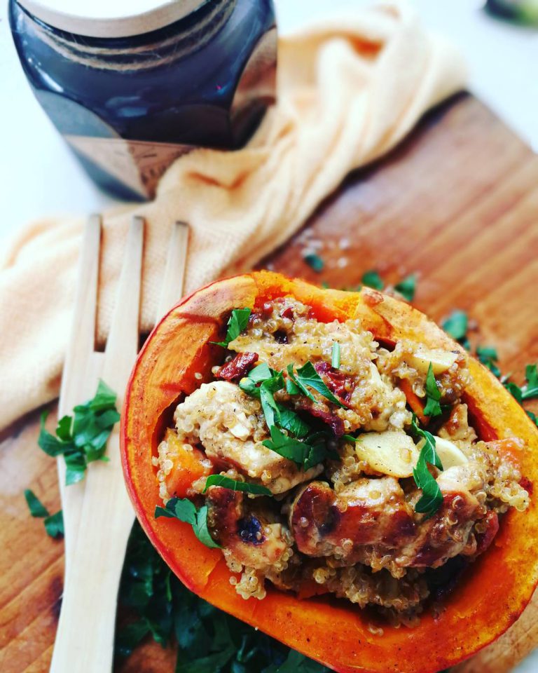 Faszerowana dynia kokosowym indykiem i quinoa