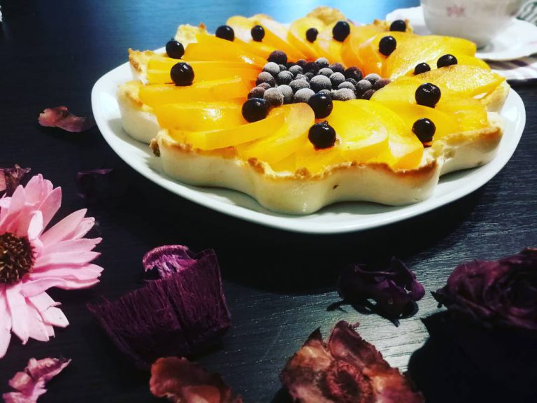 Fit tarta kokosowa z panna cottą i owocami